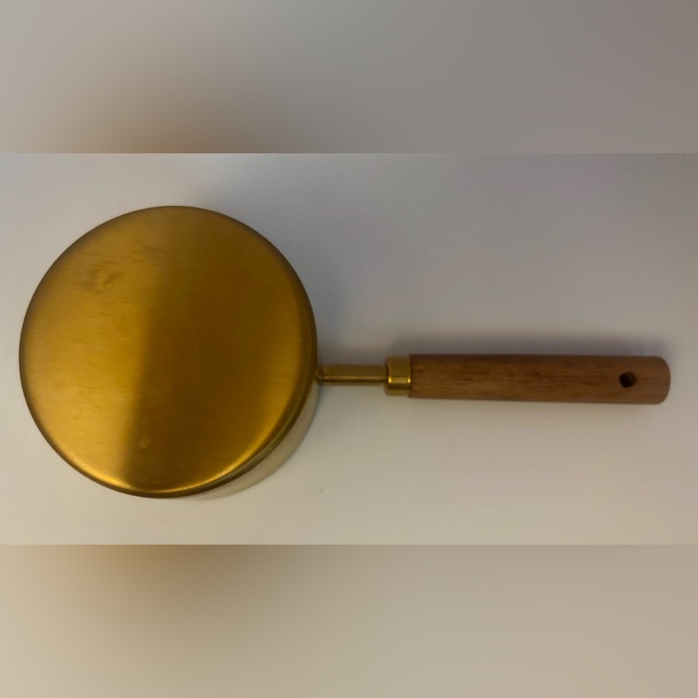 8 Piece Measuring Cups and Spoons Gold Colored Metal with Wooden Handles - Picture 4 of 13
